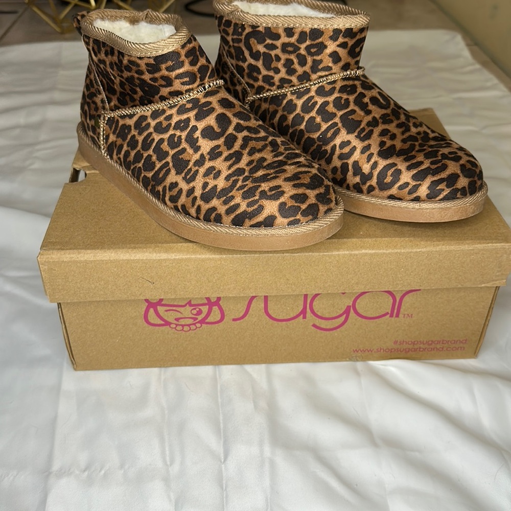 Sugar girls leopard print boot 6M. NWT